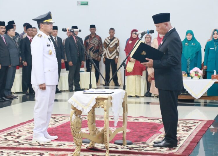 Gubernur Sumatera Barat (Sumbar), Mahyeldi Ansharullah melantik dan mengambil sumpah jabatan, Rida Ananda, sebagai Penjabat (Pj) Wali Kota Payakumbuh.