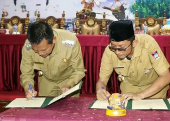 Penandatanganan kerja sama antara Wali Kota Padang, Wali Kota Pariaman, dan Bupati Padang Pariaman dalam rencana pembangunan Kota Metropolitan Palapa (ist)