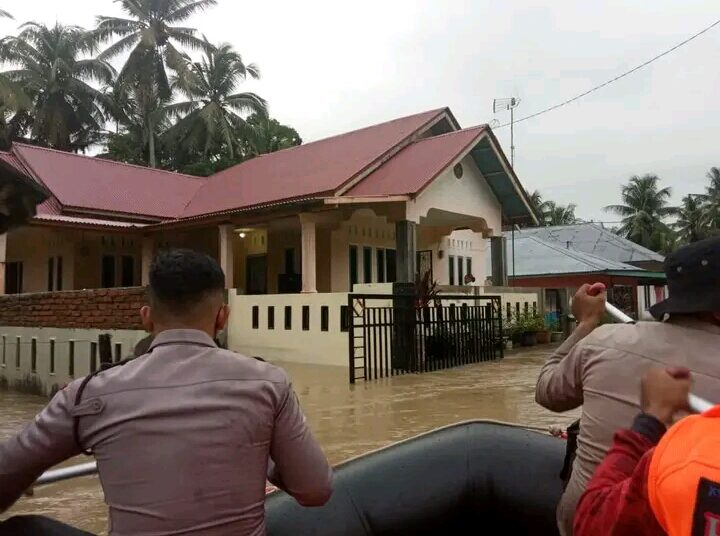 Ratusan rumah warga di Padang Pariaman terendam banjir (ist)