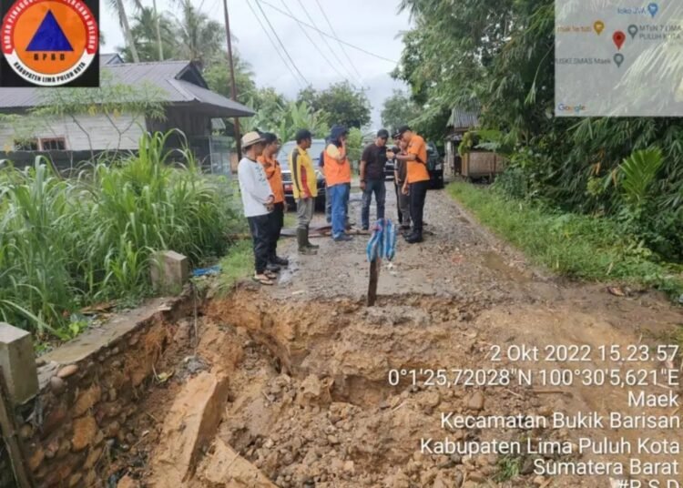 Salah satu kerusakan jalan akibat bencana alam yang terjadi di Limapuluh Kota (Dok. BPBD Limapuluh Kota)