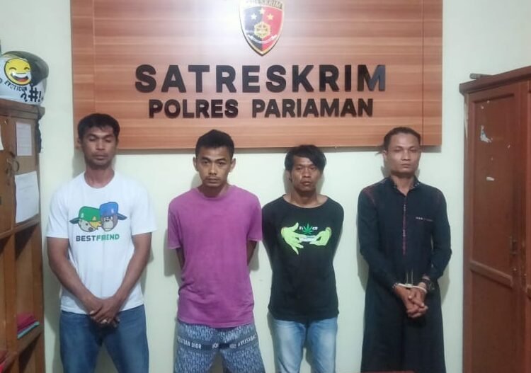 Para pelaku pencurian pagar besi jalur kereta api saat diamankan di Mapolresta Pariaman