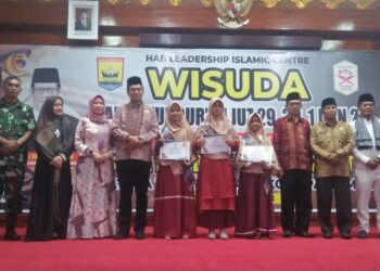 Istana Tahfizh Fastabiqul Khairat, Kota Pariaman menggelar wisuda Tahfidzul Quran juz 29 dan 30 angkatan pertama untuk 36 santri dari keluarga kurang mampu, Minggu (16/10/2022).