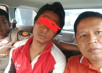 Pelaku penganiayaan ibu paruh baya di Pessel saat ditangkap Polsek Bayang Pessel (ist)