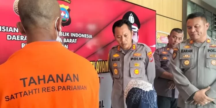 Kapolres Pariaman AKBP Abdul Azis saat jumpa pers terkait penelantaran anak, Senin (31/10/2022).