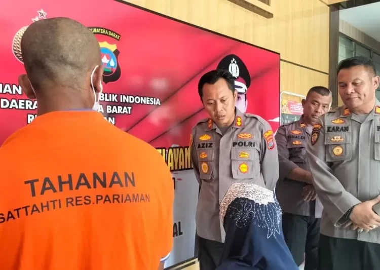 Kapolres Pariaman AKBP Abdul Azis saat jumpa pers terkait penelantaran anak, Senin (31/10/2022).