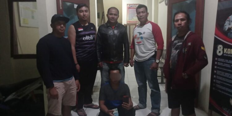 Pelaku judi togel yang ditangkap tangan jajaran Polsek Aua Malintang Padang Pariaman (ist)