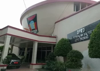 Kantor DPRD Kota Padang di Jalan Sawahan Nomor 50, Sawahan Timur, Kecamatan Padang Timur (ist)