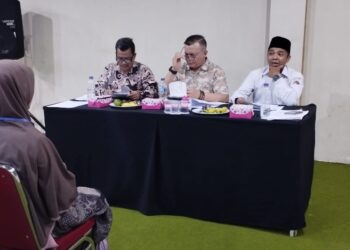 Bawaslu Padang Pariaman saat melakukan seleksi wawancara bagi calon anggota Panwascam (ist)