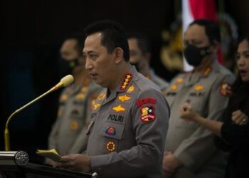 Kapolri Jenderal Listyo Sigit Prabowo dalam konferensi pers di Mabes Polri. Foto: CNNIndonesia