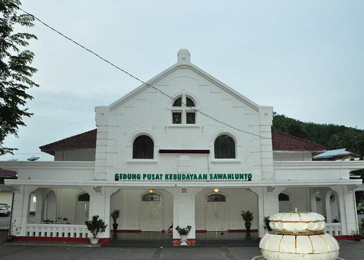 Gedung Pusat Kebudayaan Kota Sawahlunto sebelum terbakar (Foto: Wikipedia)