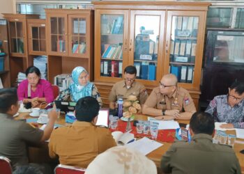 Pemko Padang menggelar media dengan PKL di Kantor Perwakilan Komnas HAM RI Sumbar, Senin (7/11/2022).