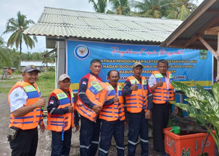 Poltek KP Pariaman Latih Nelayan Gunakan Alat Keselamatan