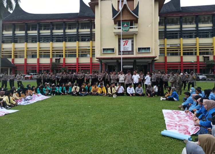 Mahasiswa Demo Tuntut Kesejahteraan Guru, Begini Tanggapan Pemprov Sumbar