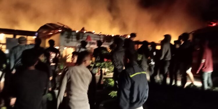 SMAN 1 Sicincin Padang Pariaman terbakar, Minggu (6/11/2022). Foto: Ist