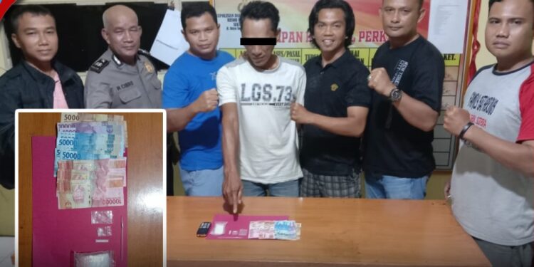 Pelaku dan barang bukti diamankan di Mapolsek Sutera  (Foto: Dok. Polres Pessel)