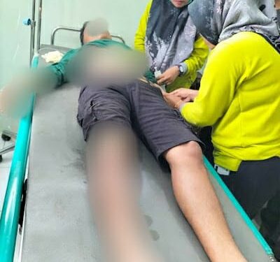 Seorang pelajar yang menjadi korban dari kawanan rampok bersenjata api di Solok Selatan tengah mendapatkan rawatan medis (ist)