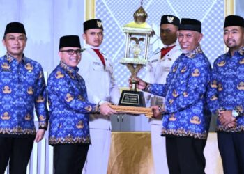 Kafilah Sumbar meraih juara umum MTQ VI Korpri 2022. Acara penutupan berlangsung di Masjid Raya Sumbar, Padang, Minggu (12/11/2022) malam. [Foto: Dok. Diskominfotik Sumbar]