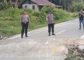 Tanggul air di jalan Luhuang, Nagari Kuranji Hulu, Kecamatan Sungai Geringging, Kabupaten Padang Pariaman