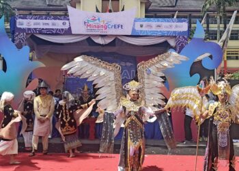 Parade Kostum Meriahkan Hari Kedua Minang CrEFt 2022