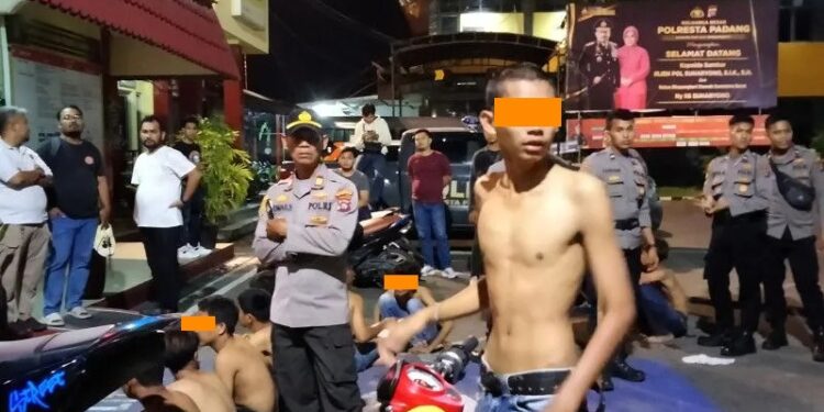 Pelaku Tawuran di Padang Makin Nekat, Serang Polisi Pakai Senjata Tajam