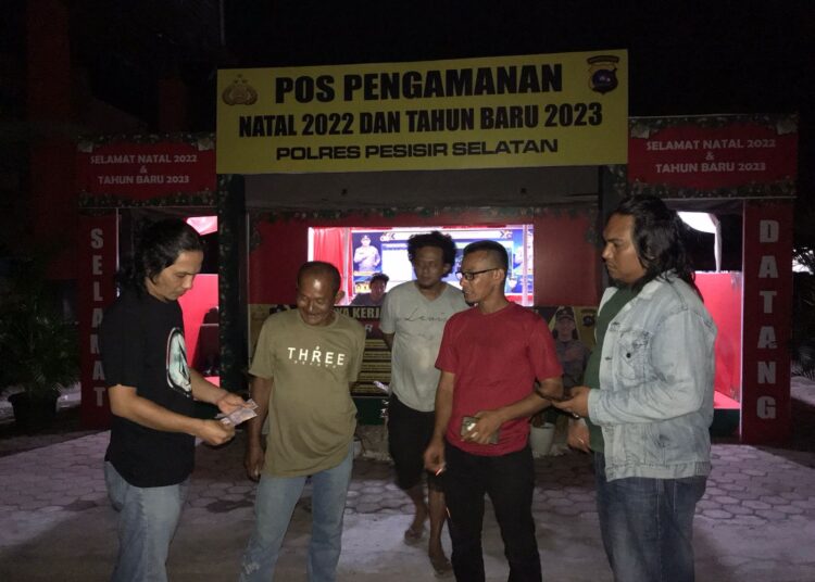 Patok Tarif Parkir Rp10 Ribu, Dua Pria Diamankan di Pesisir Selatan