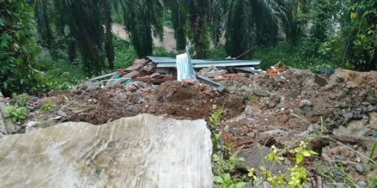 Video: Rumah Warga Ambruk Akibat Longsor di Pasaman Barat