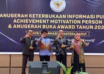 Dinilai Informatif, Bawaslu Pesisir Selatan Raih Penghargaan Anugerah Keterbukaan Informasi Publik