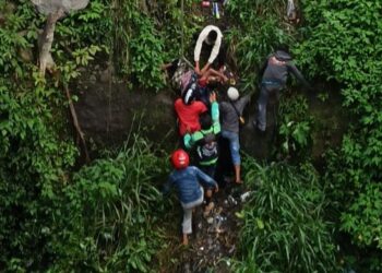 Pemuda di Agam Meninggal Usai Terjun dari Jembatan. Pemuda di Agam Dilaporkan Jatuh ke Sungai