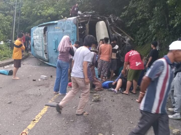 Tabrakan Beruntun di Silaing