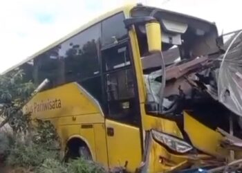 Bus Rombongan Pelajar Kecelakaan di Jalan Raya Bukittinggi-Padang Panjang