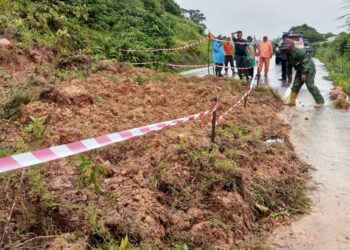 Longsor Tutup Jalan di Air Manis Padang, BPBD Terjunkan Tim