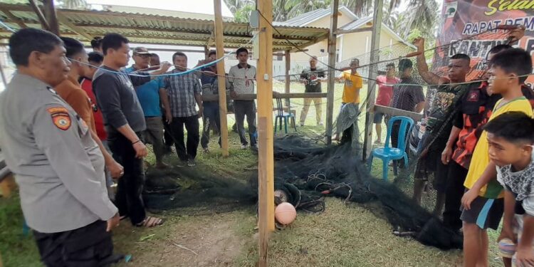 Sesama Nelayan Pesisir Selatan 'Perang' di Tengah Laut