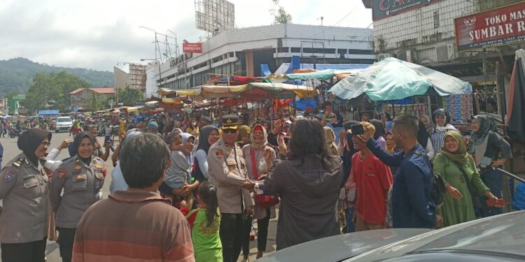 Pak Wali Kota Padang, PKL Pasar Raya Protes Nih!