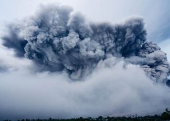 40 Pendaki Dilaporkan Sedang Berkemah Saat Gunung Marapi Erupsi