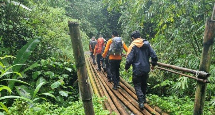 Tim SAR Gabungan Jemput Belasan Pendaki di Cadas Gunung Marapi