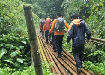 Tim SAR Gabungan Jemput Belasan Pendaki di Cadas Gunung Marapi