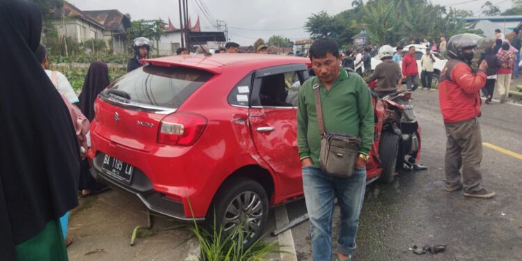 BREAKING NEWS: Tabrakan Beruntun Banyak Kendaraan di Jalan Raya Bukittinggi-Padang Panjang. Update Tabrakan Beruntun Panyalaian: 3 Meninggal, 9 Luka-luka