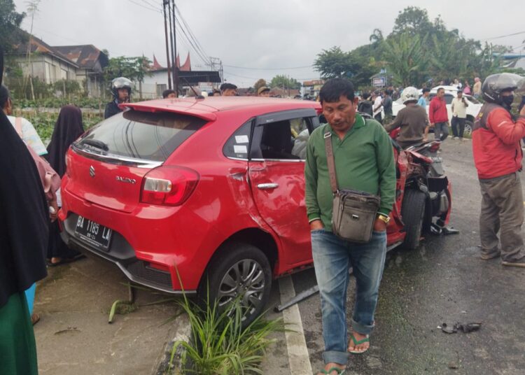 BREAKING NEWS: Tabrakan Beruntun Banyak Kendaraan di Jalan Raya Bukittinggi-Padang Panjang. Update Tabrakan Beruntun Panyalaian: 3 Meninggal, 9 Luka-luka