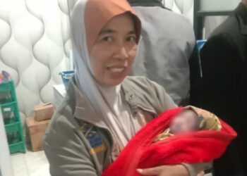 Warga Batusangkar Geger, Ditemukan Bayi dalam Kantong Kresek Dekat Musala