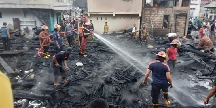 Tiga Rumah Gadang Terbakar di Solok, Sepuluh Bangunan Lain Terdampak