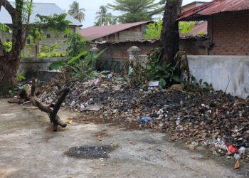 Ada Gunungan Sampah di Lokasi Gedung Pertemuan Pemda Pasaman Barat