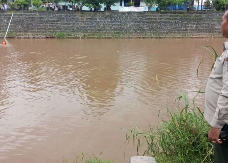 Pelajar SMK dilaporkan tenggelam di Sungai Batang Kuranji Padang, Selasa (21/2/2023) sore.