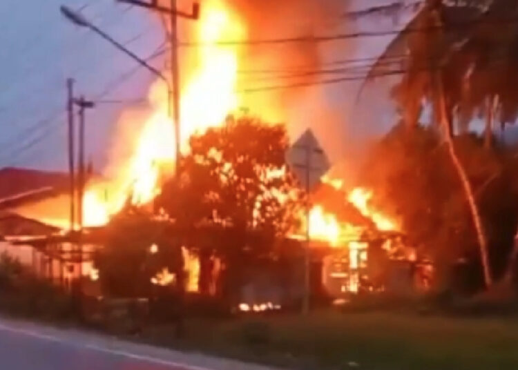 Rumah Warga Bungus Padang Ludes Terbakar