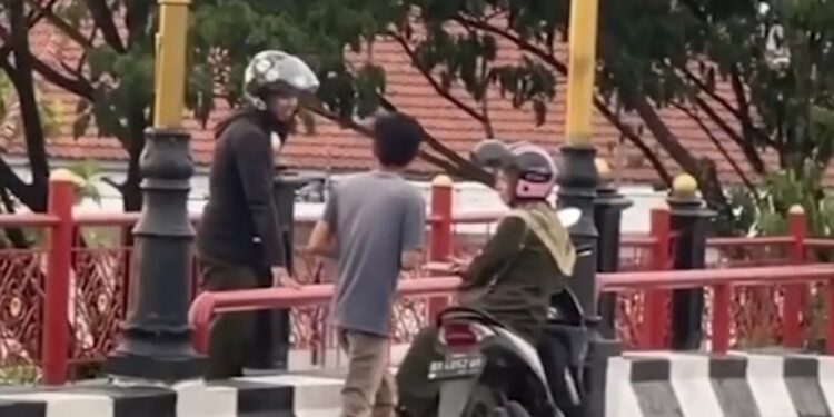 Viral Pungli di Jembatan Siti Nurbaya, Warganet Geram