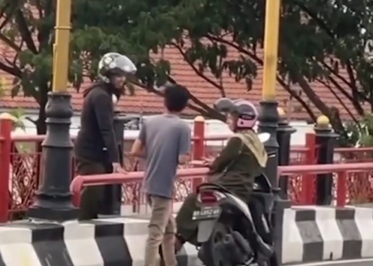 Viral Pungli di Jembatan Siti Nurbaya, Warganet Geram