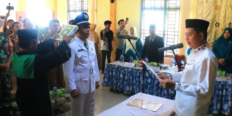 Dilantik Sebagai Wali Nagari, Endang Putra Diminta Dukung Program Pemda Pasaman Barat