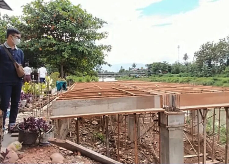 Bangunan Liar Berdiri di Pinggir Sungai Nanggalo