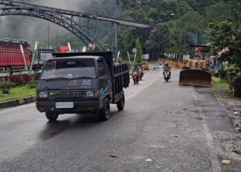 Sempat Terputus Gegara Longsor, Jalan Raya Padang-Bukittinggi di Silaing & Lembah Anai Telah Bisa Dilewati