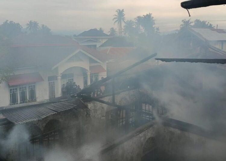 Rumah Terbakar di Padang Jelang Magrib, Kerugian Ratusan Juta