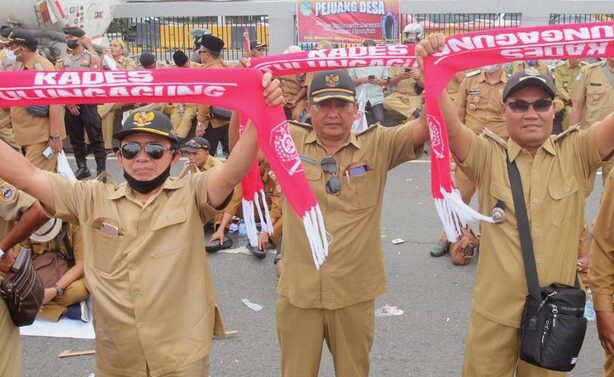 Kepala Desa Minta Jabatan 9 Tahun, Berapa Sih Gajinya? - Sumbarkita.id